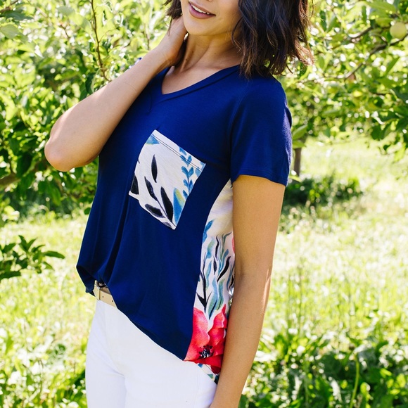 Pocket Full of Posies V-Neck Top - Picture 6 of 10